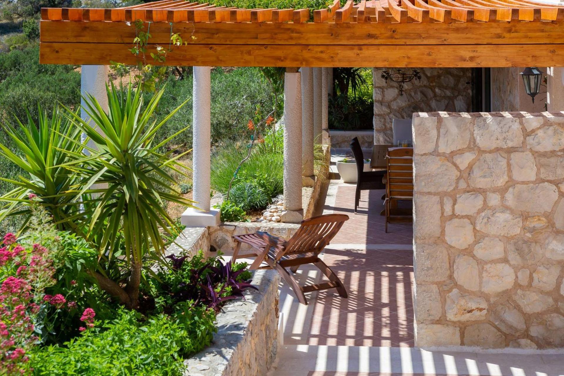 Perka Sveta Nedelja (Hvar)