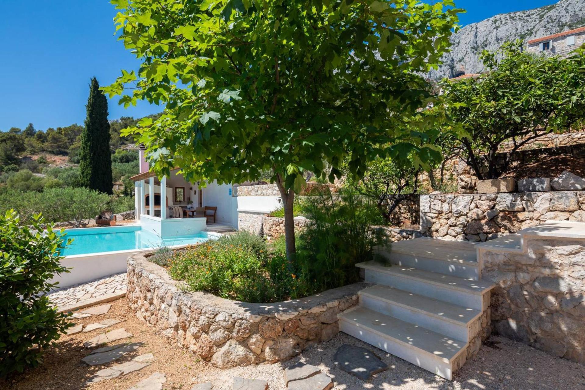 Perka * Sveta Nedelja (Hvar)