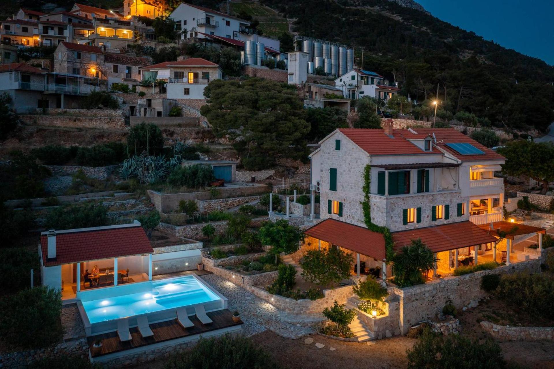 Perka * Sveta Nedelja (Hvar)